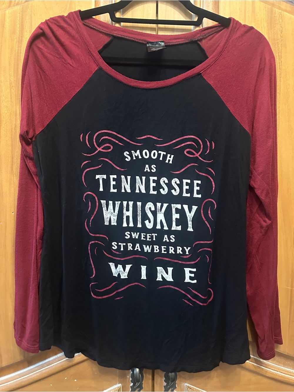 Black & Burgundy Women's Raglan Graphic Top - Tennessee Whiskey